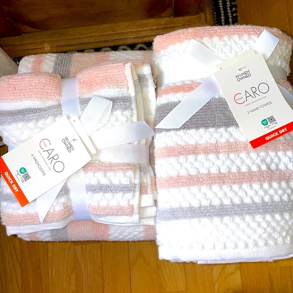 🛁Bath Towel Set in soft shades of pink, gray and white 🛁 NWT🛁 - Picture 3 of 11